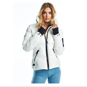 SAM. NWT Iconic Freestyle Down Jacket color Snow size large 
SAM.